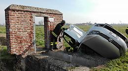 Le immagini del tremendo fuori strada lungo la via Giuseppina a Malagnino