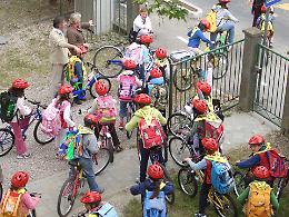 Tutti a scuola. Ma solo a piedi o in bicicletta