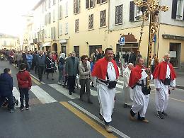 Processione 'lunga' 1.500 fedeli