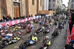 Handbike, la festosa invasione