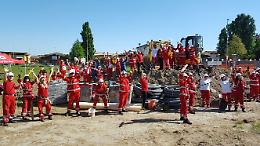 Cri, flash mob e calendario 2017 al cantiere della nuova sede