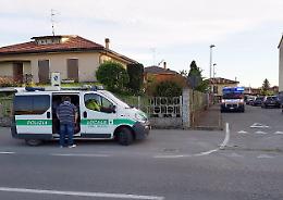 Un'anziana in bici investita