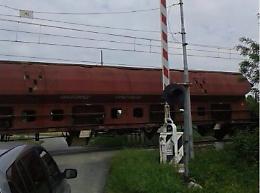 Il treno passa, ma le sbarre sono alzate