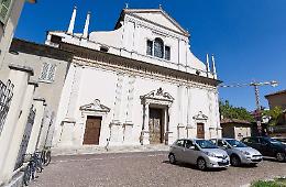 I fedeli bloccati dalla Ztl. Messa 'proibita' e proteste