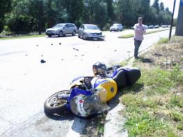 Schianto auto moto, un ferito