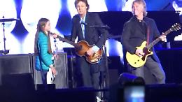 Buenos Aires, Leila bassista di 10 anni sul palco con Paul McCartney