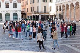 Le foto della performance del Munari in piazza del Comune a Cremona