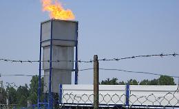 Esplosioni per riattivare il pozzo. La 'fiamma' di gas preoccupa