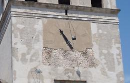 Si stacca la pesante lancetta. Nessun ferito in municipio