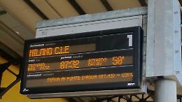 Caduta rami sulla linea ferroviaria, nuovi disagi per i pendolari