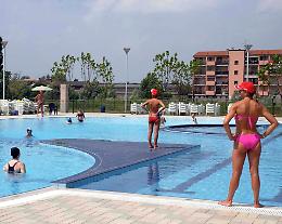 Rischia di annegare in piscina, salvato bimbo di 10 anni