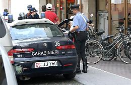 Cerca di rubare prodotti estetici, bloccato e denunciato