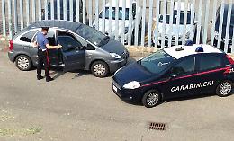 Auto e posate rubate, inseguimento dei carabinieri 