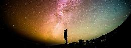 Stelle in cascina, tra 'aperichic' e osservazione astronomica