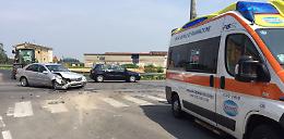Schianto tra auto e camion, 82enne resta ferito