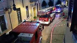 Incendio e paura nella notte: danni, nessun ferito