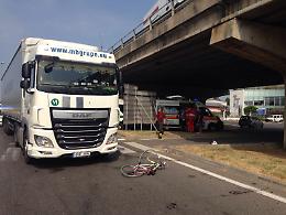 Bambino investito da Tir, paura in via Bergamo
