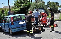 Carambola fra tre automobili, due feriti in ospedale