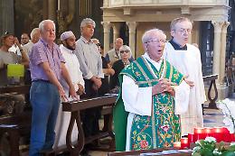 Le immagini della partecipazione dei musulmani alla messa domenicale in cattedrale a Cremona
