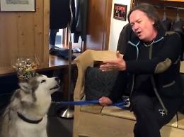 Red Canzian duetta col cane