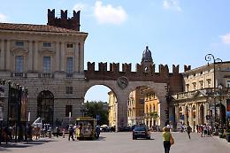Trekking urbano a Verona. un modo nuovo di vivere la città