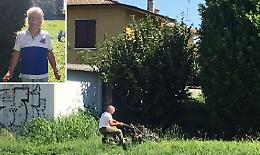 Troppa erba per il lunapark, i cittadini la tagliano