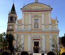 Appiccato fuoco a inginocchiatoio in chiesa,  dispetto o tentativo di furto?