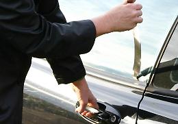 Chiede il ‘riscatto’ per l’auto rubata