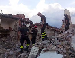I pompieri cremonesi al lavoro tra le macerie di Amatrice
