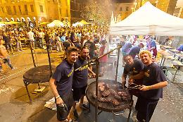 La cena solidale pro-terremotati in piazza Stradivari