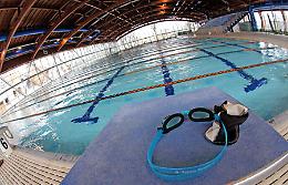 Piscina a rischio collasso. Ascoltare società e utenti