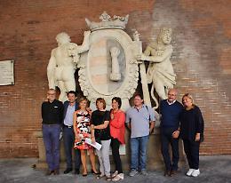 La statua dei Due Ercoli restituita alla città