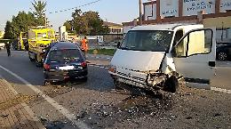 Schianto frontale, in due all'ospedale