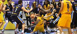 Vanoli dai due volti, Torino vince 85-82 all'overtime