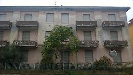 Case Aler di via Bergamo: 'Degrado, sporcizia e vergogna'