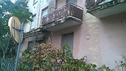Le foto del degrado nelle case Aler di via Bergamo a Cremona
