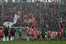 Cremonese eliminata, il Como vince 1-0 con un rigore nel recupero
