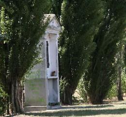 Nel mirino dei vandali la santella di via Persico