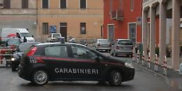Sorprendono i ladri, minacce: 'Andate via e non chiamate i carabinieri'