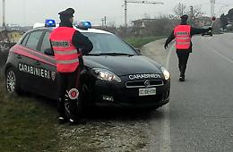Non si ferma all'alt, giovane nei guai