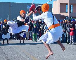 Tutti i colori dei sikh tra sfilate e duelli