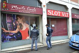 Un minore nella sala slot: chiusa