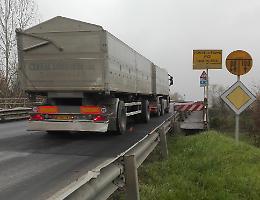 Ponte Verdi vietato ai tir: niente cartelli e controlli