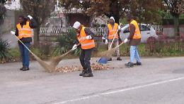 Profughi, lavoro volontario. "Un grazie per l'accoglienza"