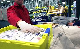 Poste e disservizi: la cartolina del mare arriva a Natale