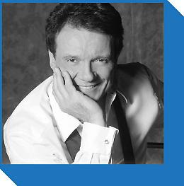 Massimo Ranieri e l'Orchestra Gli Ipocriti
ci conducono al "Teatro del Porto"