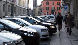 Parcheggi, dimezzata l'ora gratis: il Consiglio si scontra