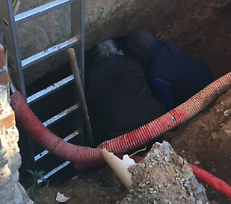 Stanza segreta sotto la rocca, ipotesi piano interrato nel cortile