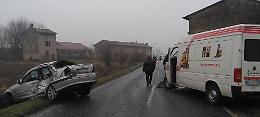 Strade ghiacciate, incidenti e caos