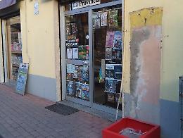 Raid in tabaccheria, via 400 pacchetti di sigarette